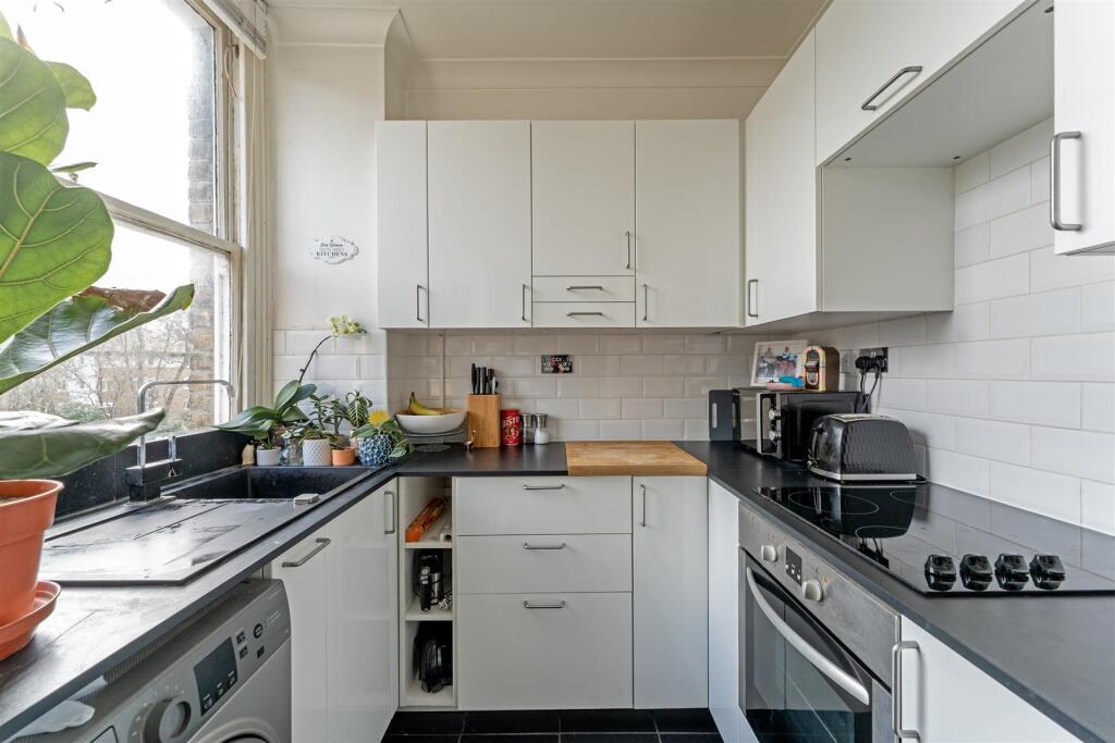 Apartment in London, Snaresbrook - View 5