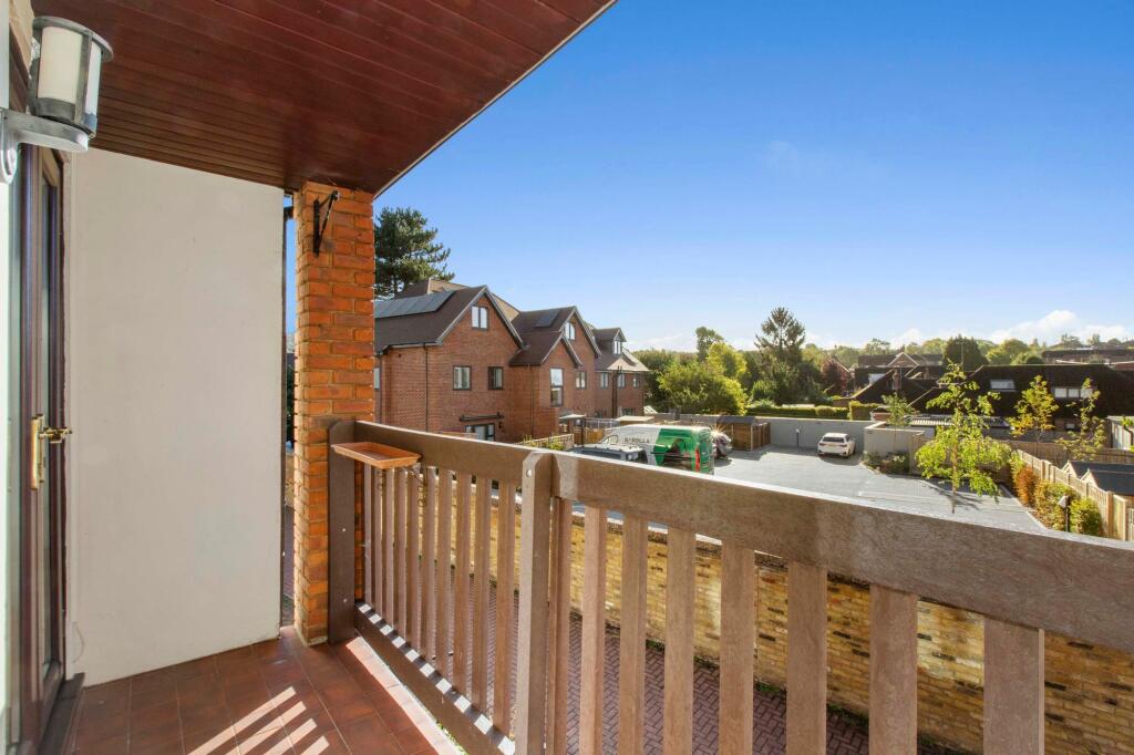 Jasmine Crescent, Princes Risborough, HP27 photo 3