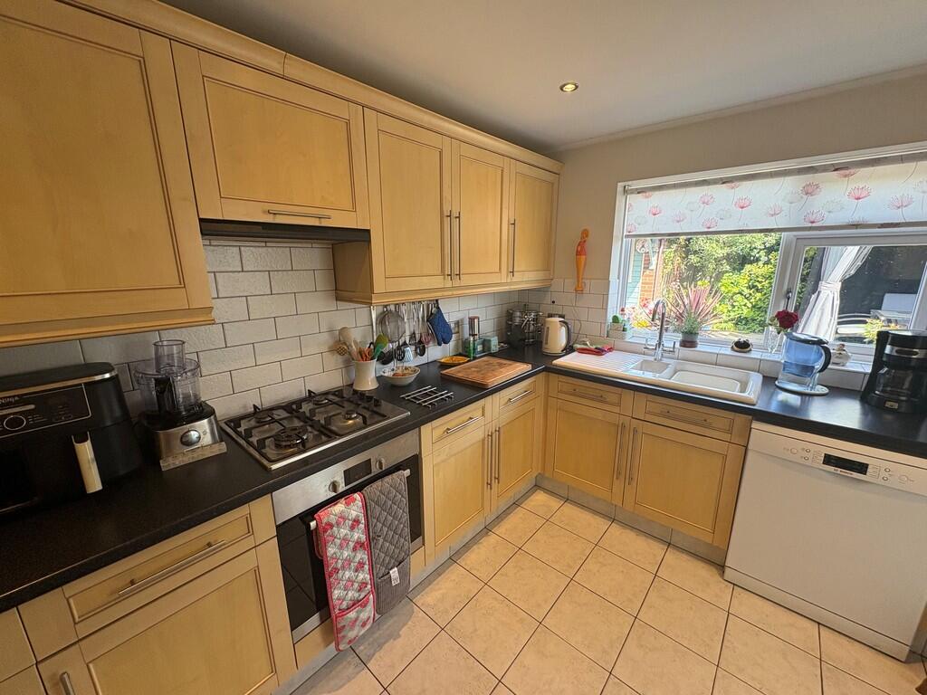 10, St Marys Close, Weston photo 5
