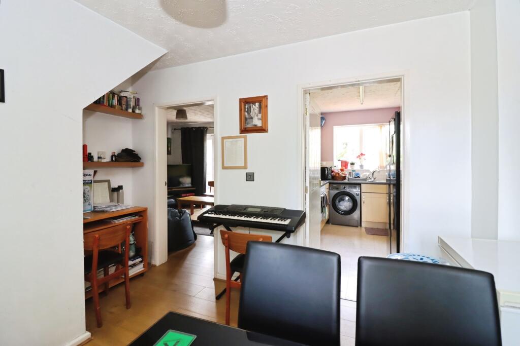 House in Bolsover, Shirebrook - More