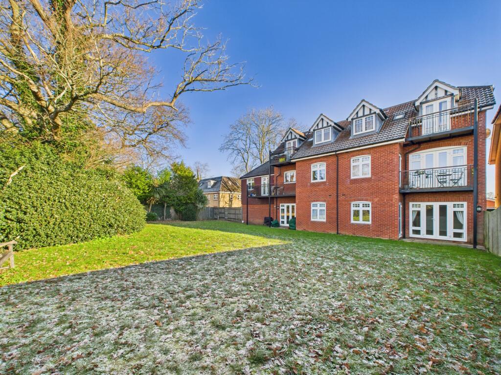 Main image of property: Malyns Way, Tilehurst, Reading, RG31