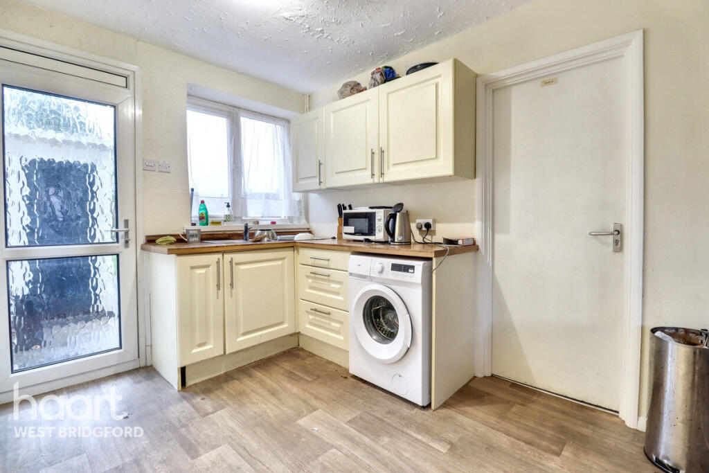 Main image of property: Woodsford Grove, Nottingham