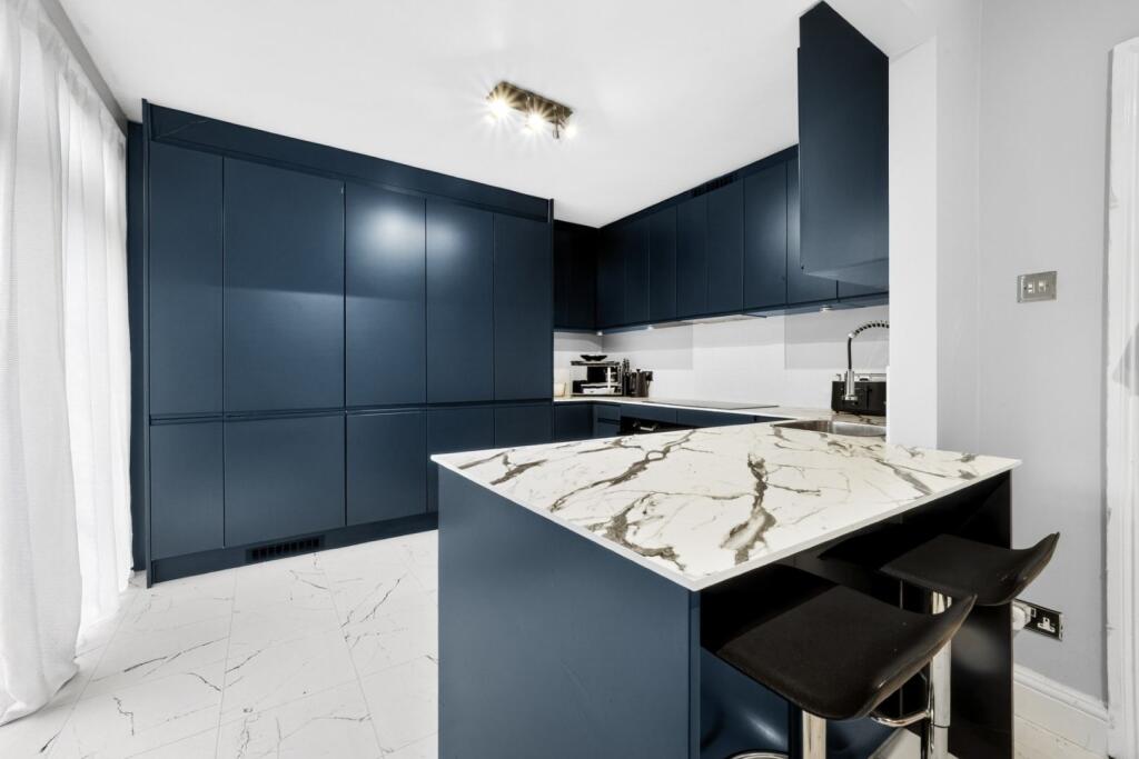 Main image of property: wardown crescent, Luton, LU2