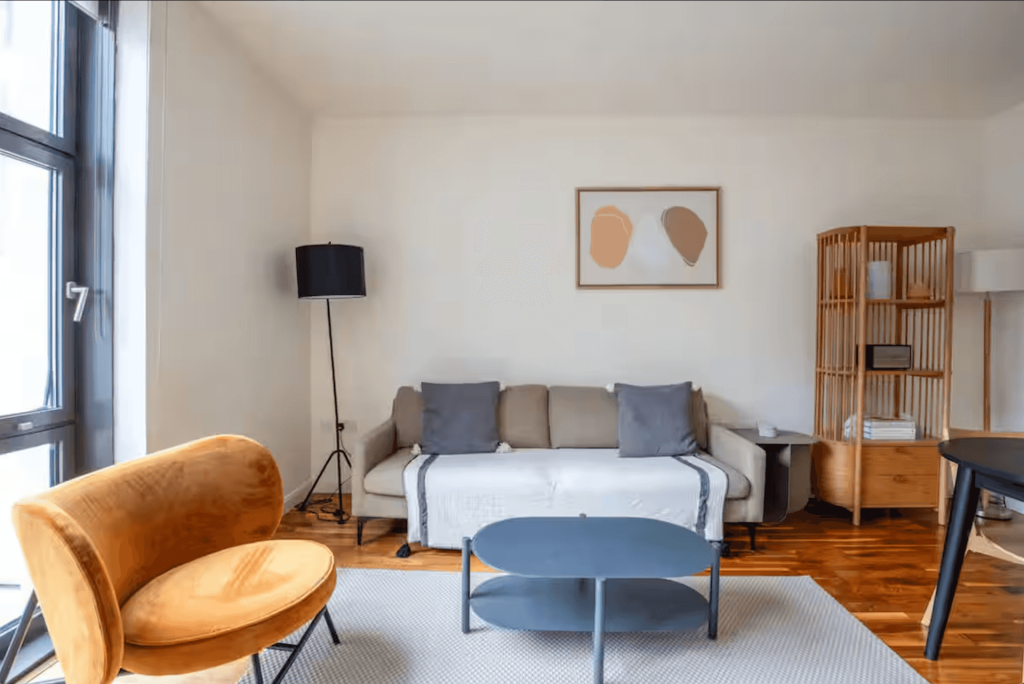 Main image of property: South Quay Square, London, E14