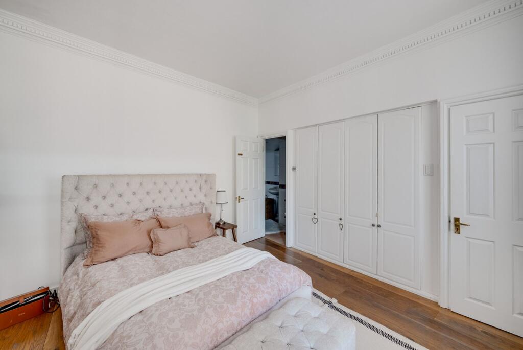 House in London - View 5