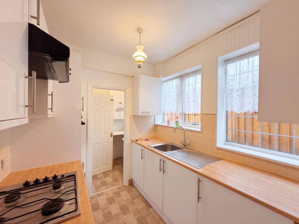 Stanley Road, Grays  photo 5
