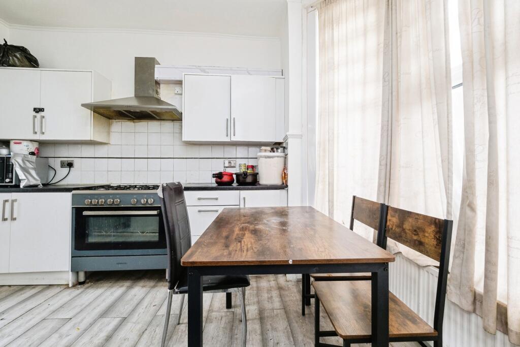 Park Grove Road, LONDON, London, E11 photo 5