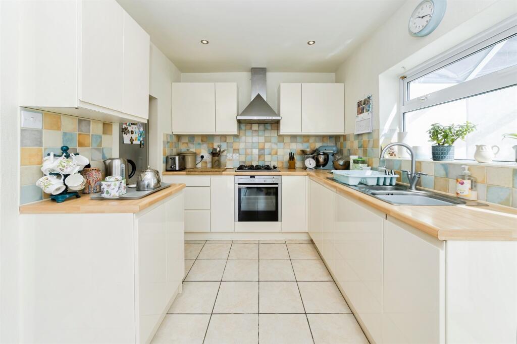 Turners Hill Road, Crawley Down, Crawley photo 4