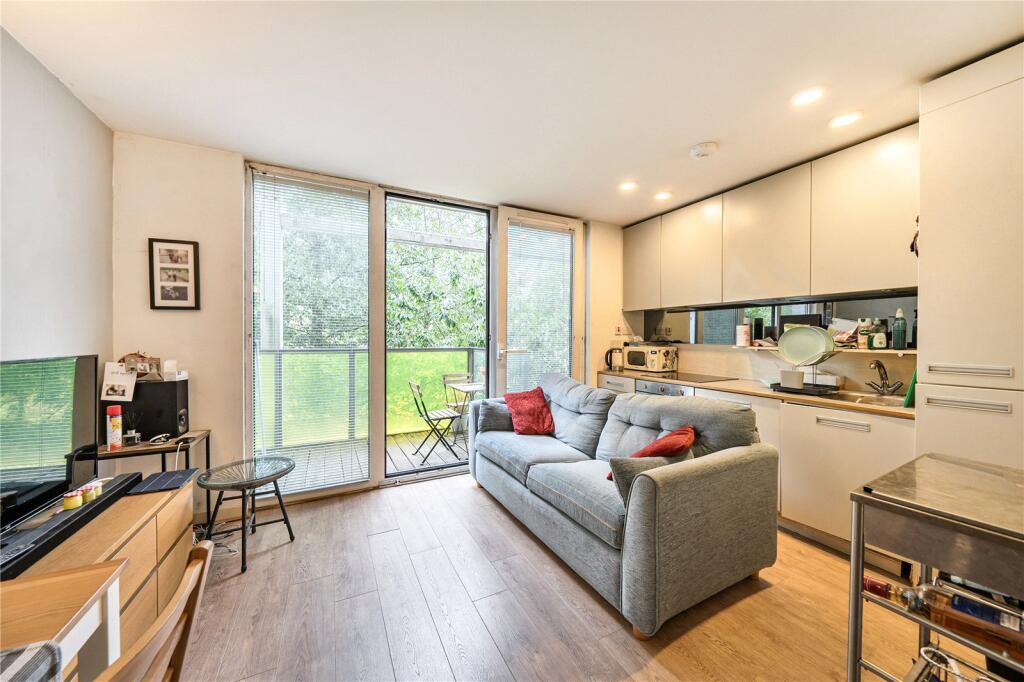 Apartment in London - More