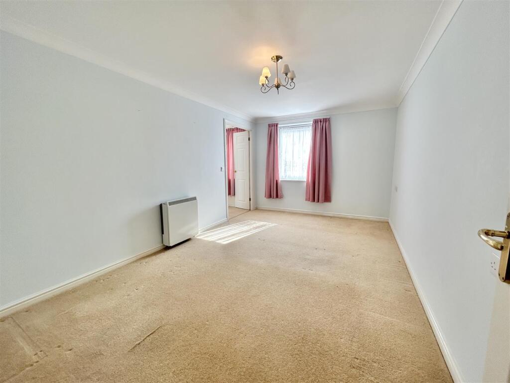 Apartment in Thanet, Cliftonville West, Cliftonville - View 5