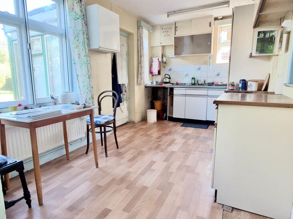 House in Gloucester - View 5