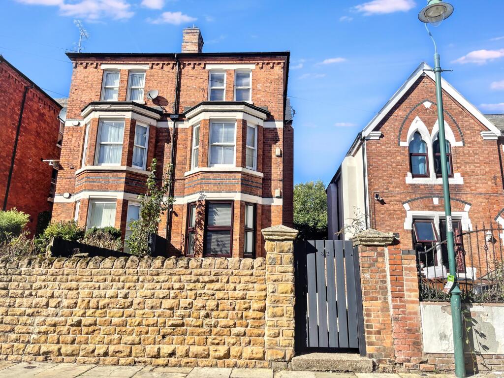 Main image of property: 33 Gedling Grove, Nottingham, Nottinghamshire, NG7