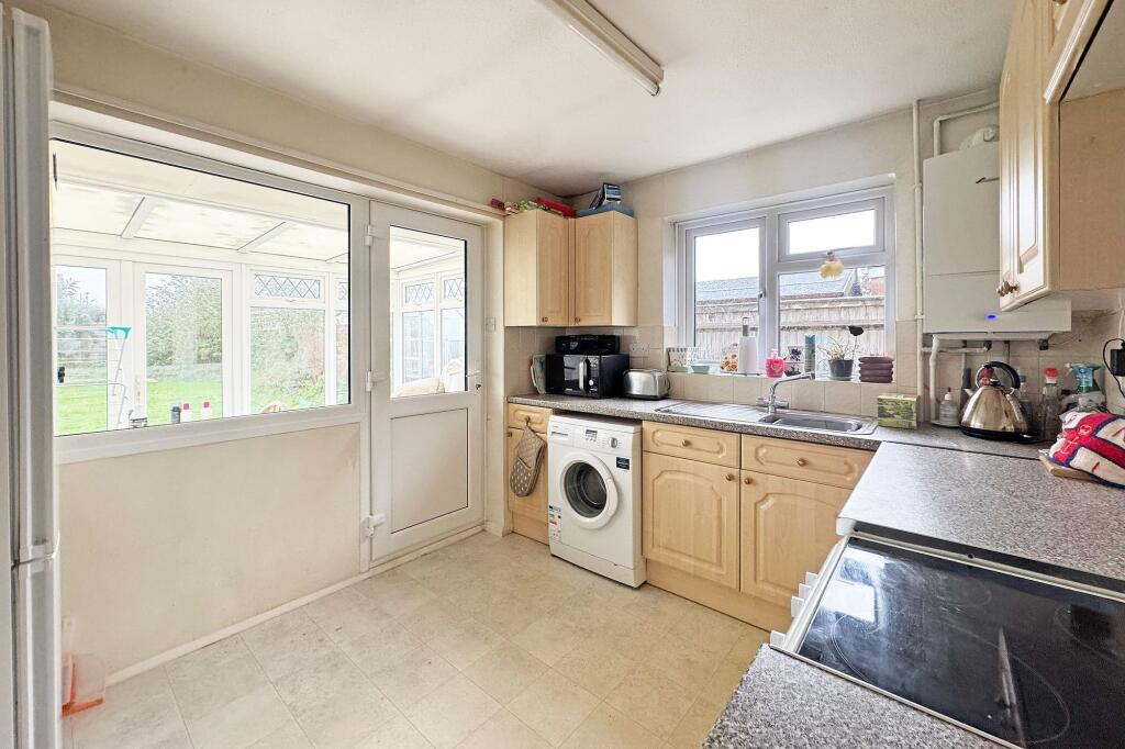 Saxon Close, East Preston, BN16 photo 3