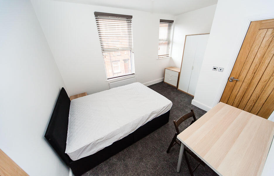 6 bedroom terraced house for rent