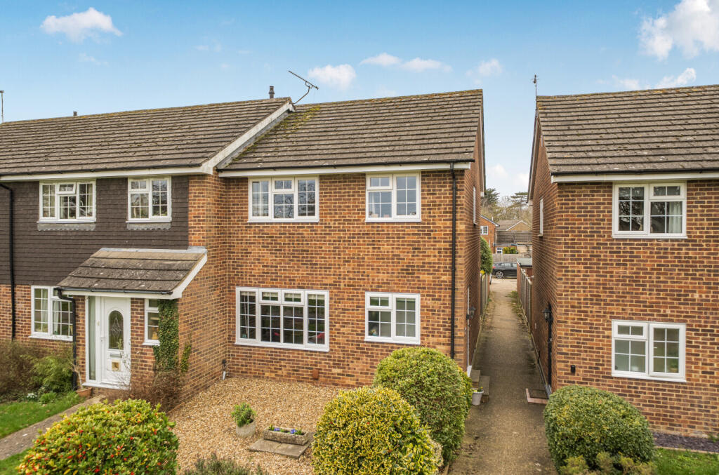 Main image of property: Knox Green, Binfield, Bracknell, Berkshire, RG42