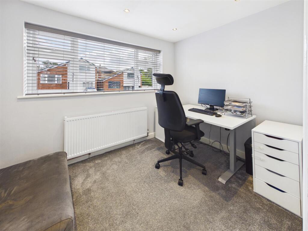 House in North East Derbyshire, Dronfield - More