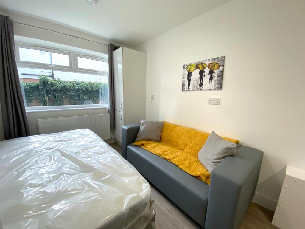 Main image of property: 25A London Road, Oxford, OX3