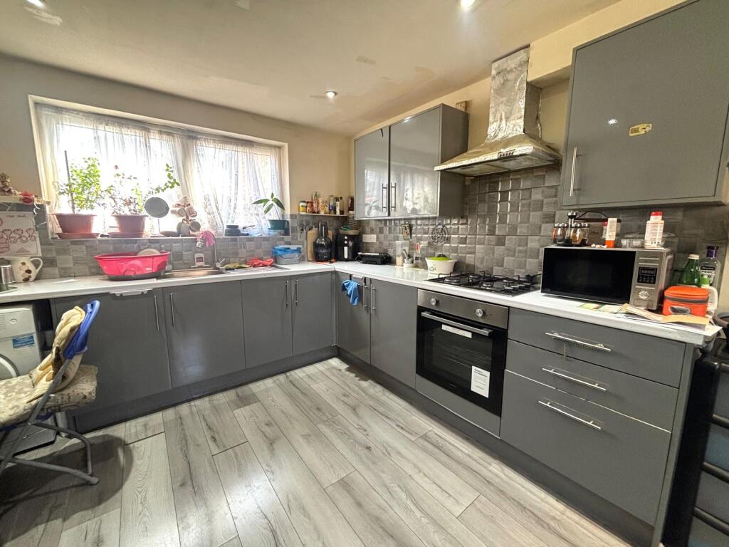 Apartment in Leicester, Latimer - View 4