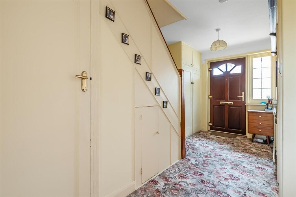 House in Epsom and Ewell, Stoneleigh - View 4