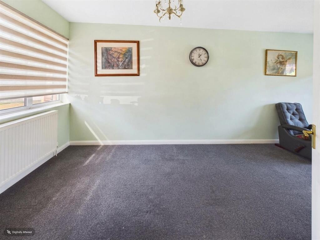 House in Crawley, Ifield West - View 4