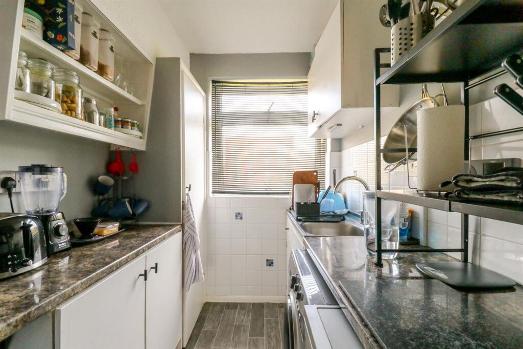 Apartment in London, Enfield Lock - View 5