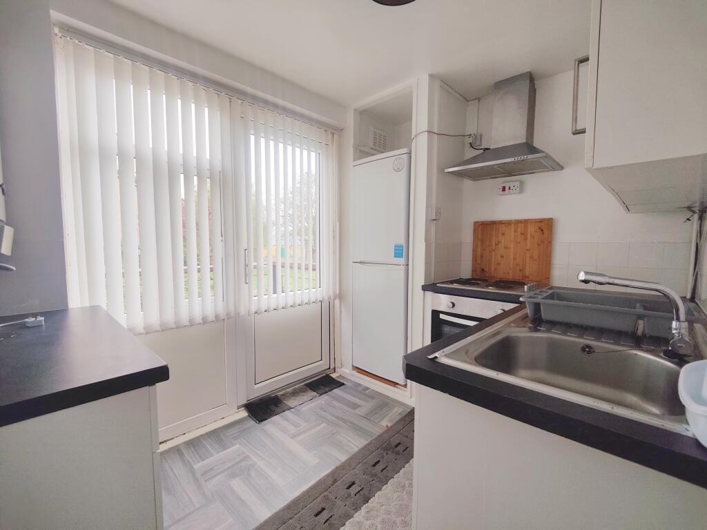 Apartment in Sandwell, West Midlands - View 4