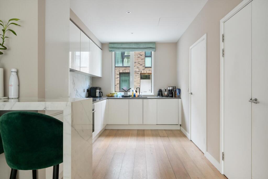 House in London - View 2