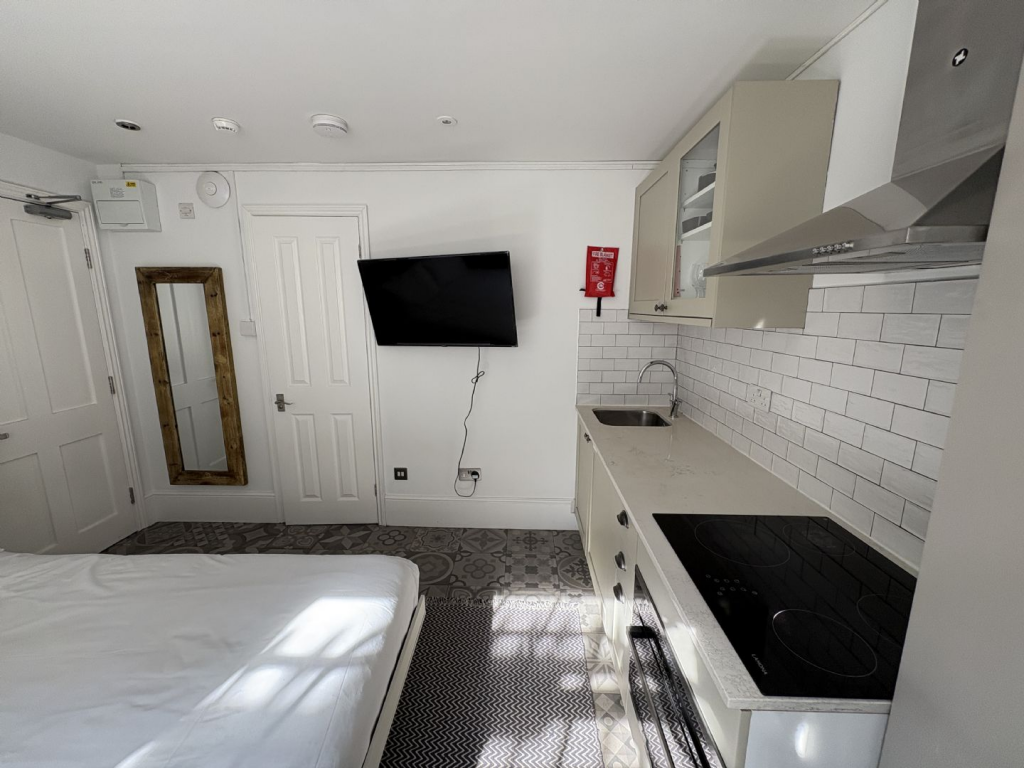 Studio flat for rent