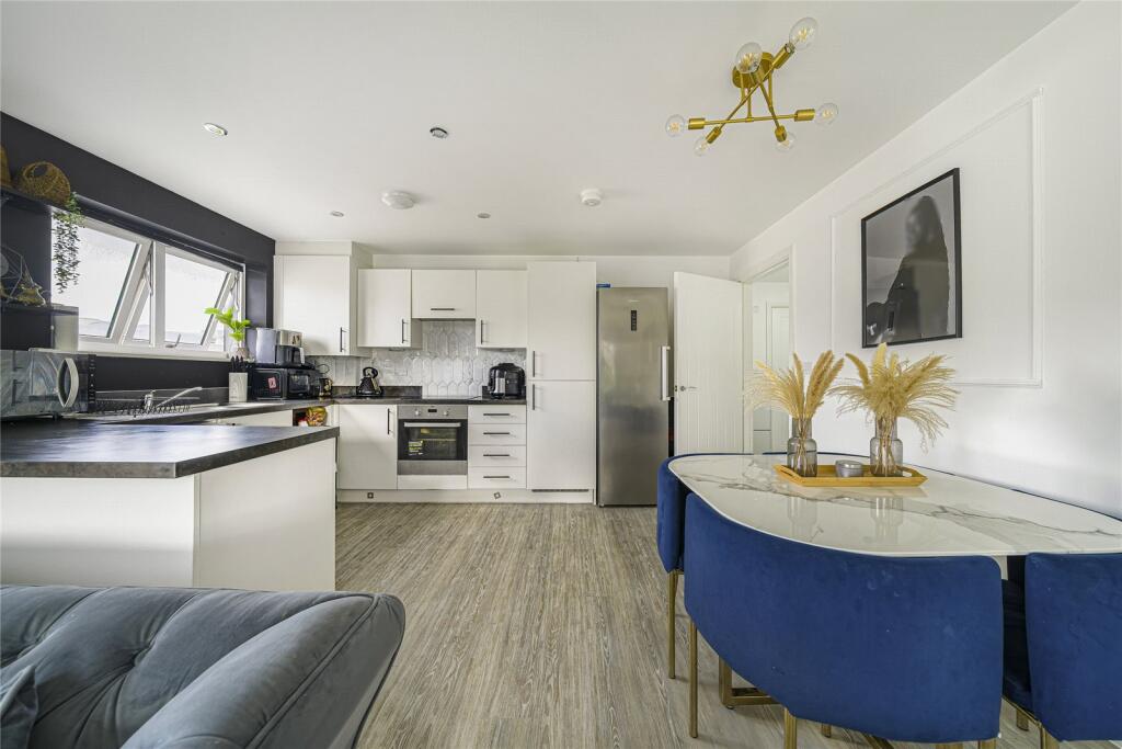 Apartment in Dartford, Ebbsfleet Valley - View 5