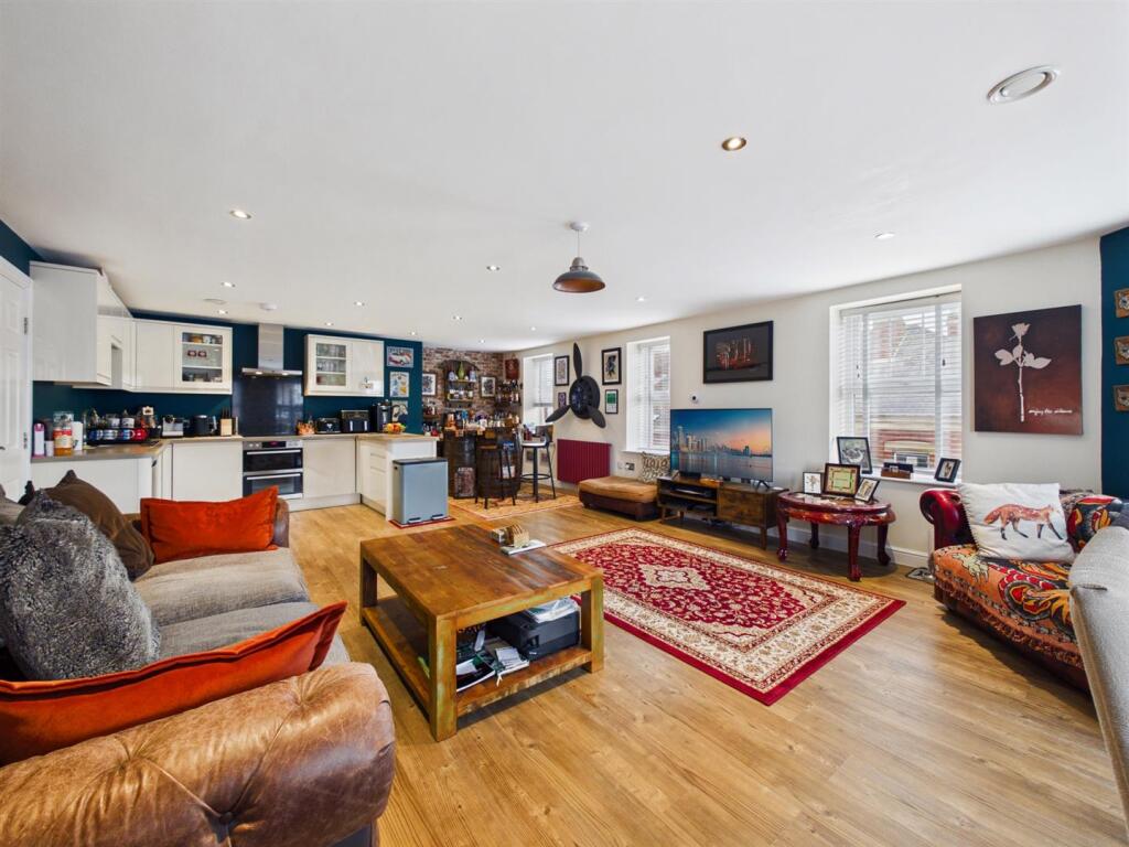 Apartment in Newcastle upon Tyne - View 4