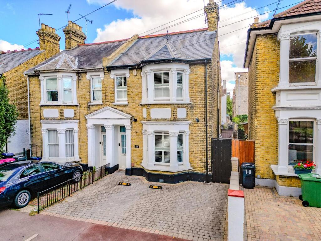 Main image of property: Park Road, Westcliff-On-Sea