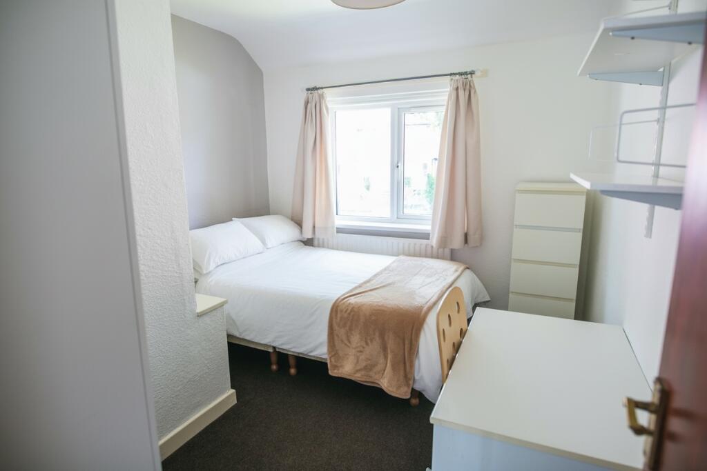 Additional image 7 of Poole Crescent - 4 bed, Harborne, West Midlands, B17
