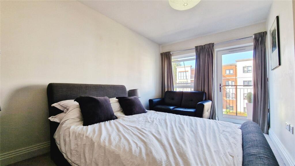 Apartment in Reading - View 3