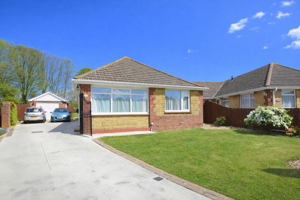 Main image of property: LARGE GARDENS * LAKE