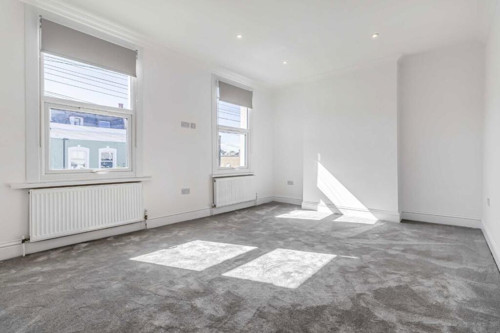 House in London, Finsbury Park - More