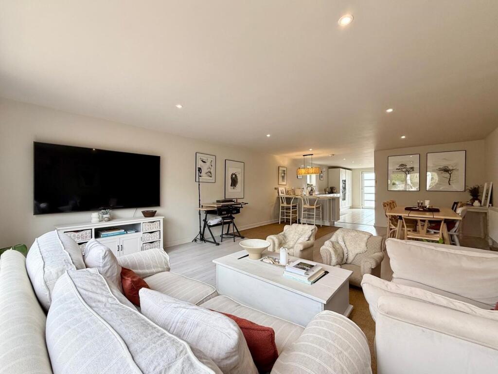 House in Poole, Parkstone - More