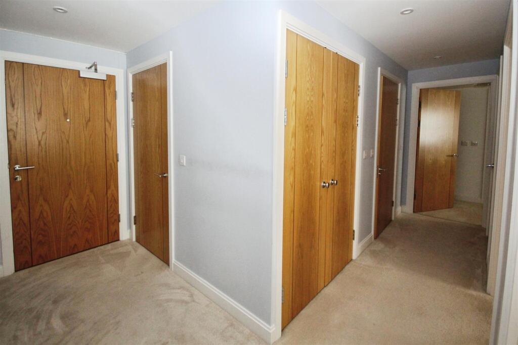 Apartment in Reading - View 5