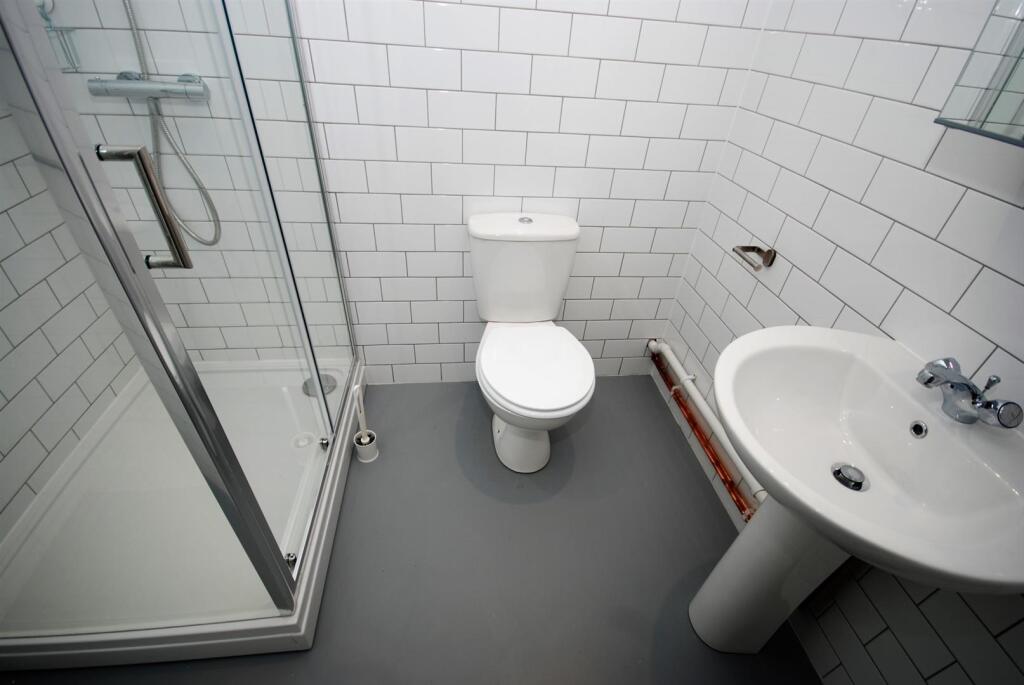 6 bedroom flat for rent