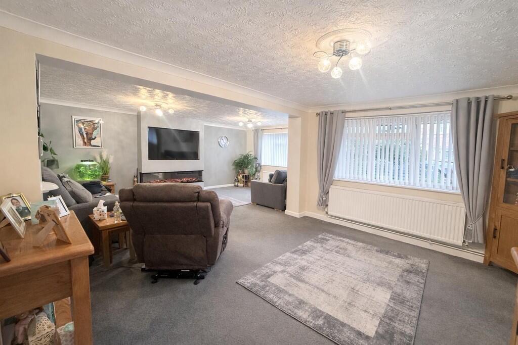 House in Nuneaton and Bedworth, Coalpit Field - View 2
