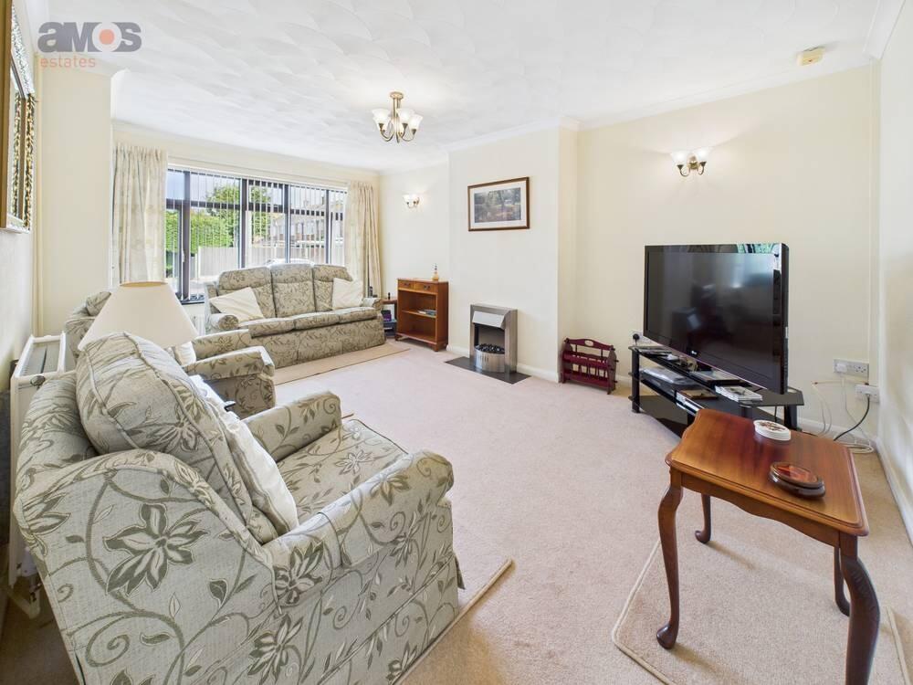Mapledene Avenue, Hullbridge,  Essex photo 3