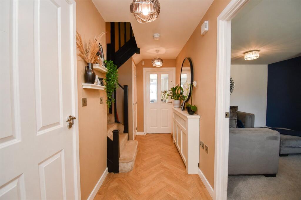 Little Meadow Close, Upton, Wirral photo 4