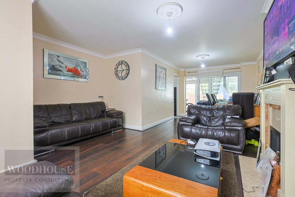 House in Broxbourne, Hertfordshire - View 3