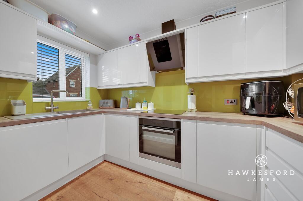 Anatase Close, Sittingbourne, ME10 photo 2