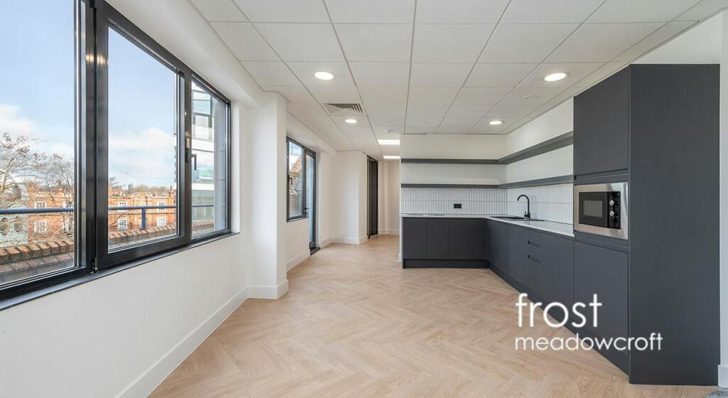 593599 Fulham Rd Fulham SW6 office 3f kit.jpg