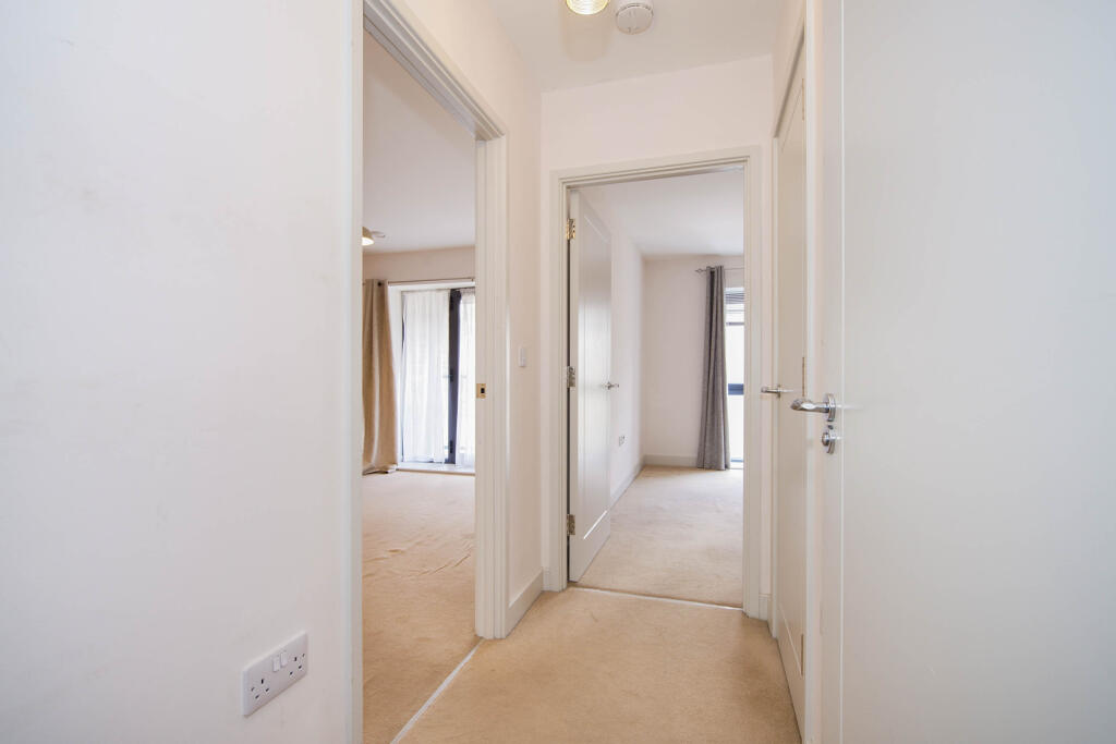 Apartment in Swindon, Churchward, Central Swindon North - View 4