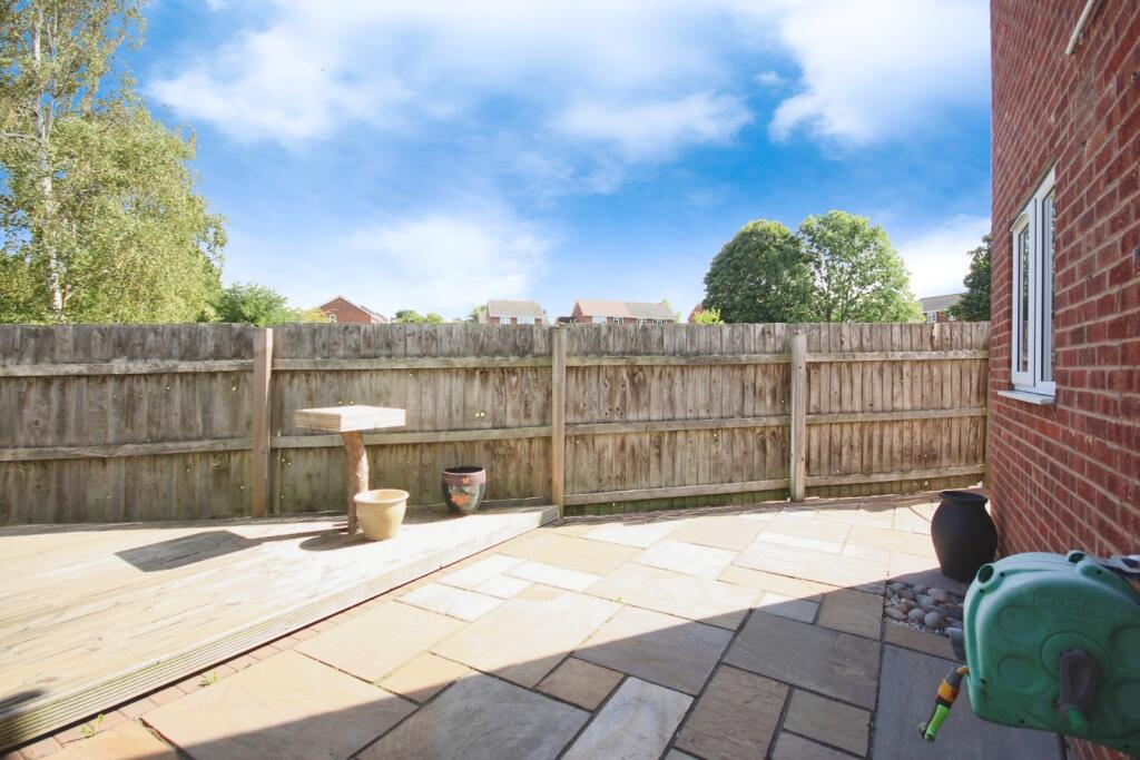 Dunstall Crescent, Bishops Tachbrook, Leamington Spa, Warwickshire, CV33 photo 4