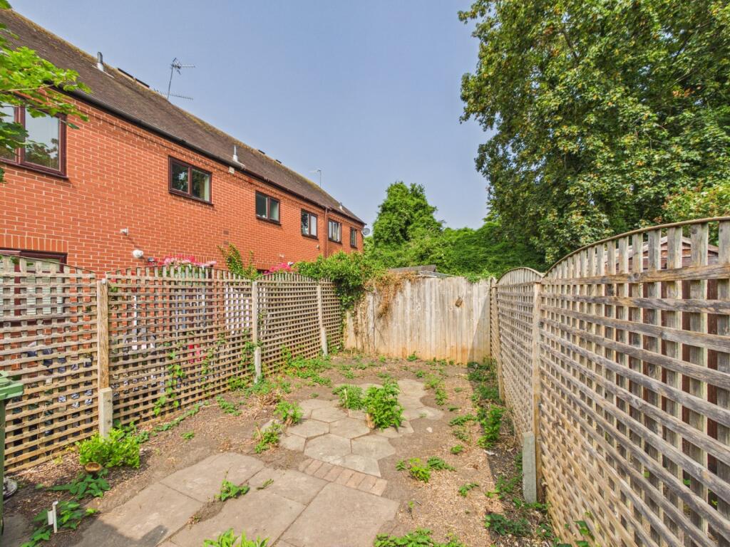 Apartment in Worcester - More