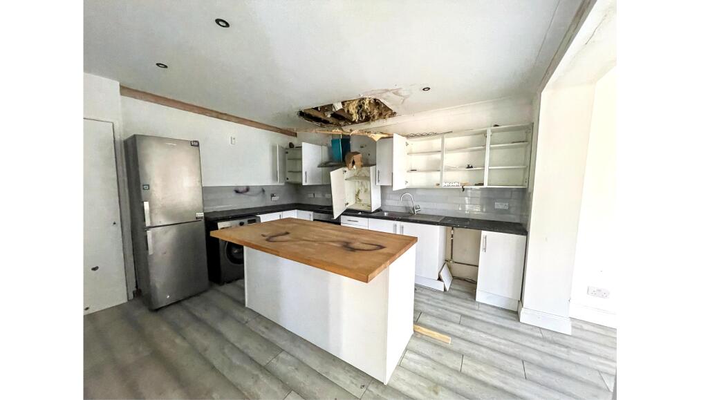 House in Ventnor, Lowtherville - View 4