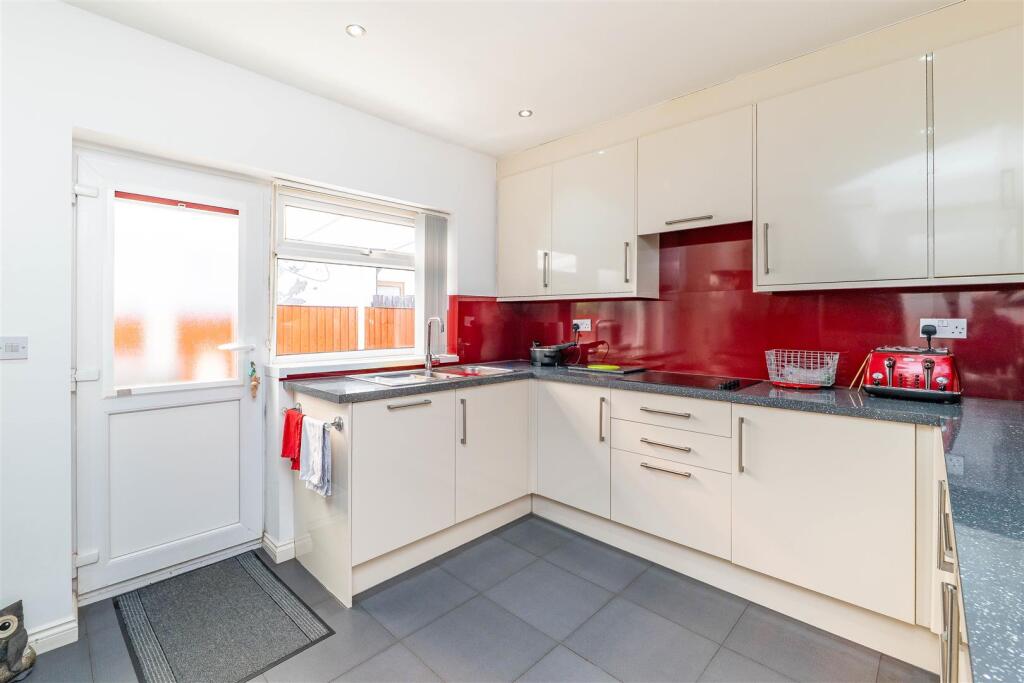Baytree Road, Clayton-Le-Woods, Chorley - View 3