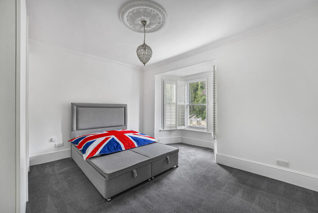 House in Bromley - More
